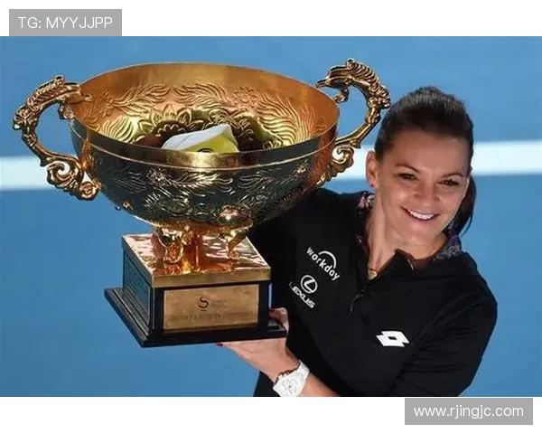 中网女单冠军荣誉加冕 颁奖仪式见证中国网球新辉煌