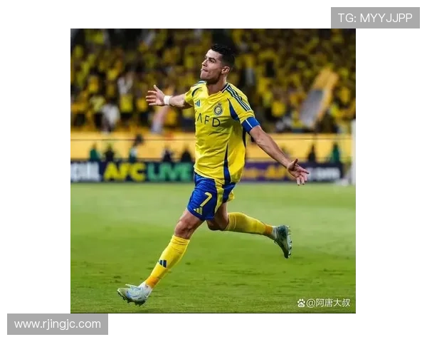 C罗回归利雅得胜利训练场备战新赛季展现斗志与激情